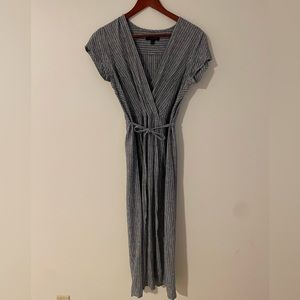Banana Republic Size 4 Linen Dress with front slit